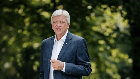 Volker Bouffier im Grünen