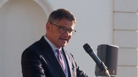 Ministerpräsident Boris Rhein bei seiner Rede auf der 200-Jahr-Feier vom Landkreis Fulda Ministerpräsident Boris Rhein bei seiner Rede auf der 200-Jahr-Feier vom Landkreis Fulda