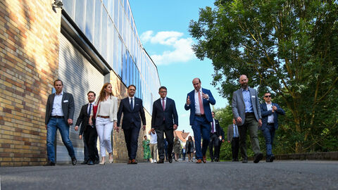 Ministerpräsident Boris Rhein besucht den Gewerbepark Hüttenwerk in Michelstadt