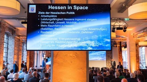 Infotafel Hessen in Space Eine Infotafel mit einer Auflistung von Zielen der hessischen Raumfahrtstrategie