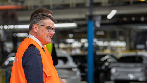 Boris Rhein im Opelwerk in Rüsselsheim Ministerpräsident Boris Rhein bei Opel in Rüsselsheim