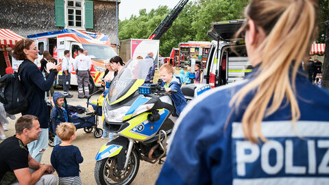Drillingstreffen 2023 im Hessenpark in Neu-Anspach Drillingstreffen 2023 im Hessenpark in Neu-Anspach