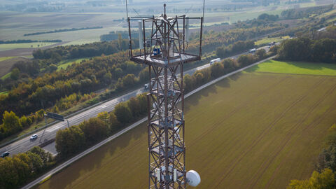 Erster hessischer Mobilfunkmast mit Windturbinen für autarke Stromversorgung eingeweiht