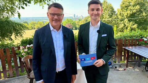 Ministerpräsident Boris Rhein und Reporter Felix Fromm