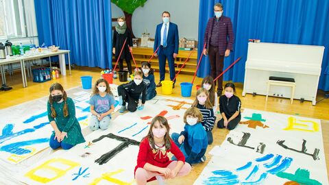 Kultusminister Lorz informiert sich über „Schreibpatenschaften“ an der Blücherschule Kultusminister Lorz informiert sich über „Schreibpatenschaften“ an der Blücherschule