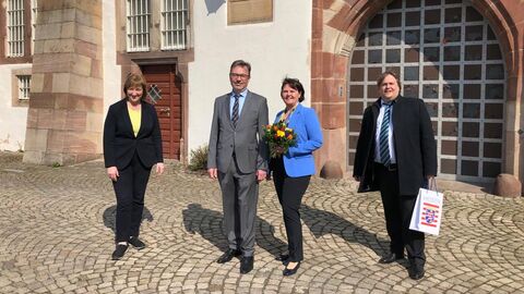 v. l. n. r.: Frau Staatsministerin Eva Kühne-Hörmann, Herr Bachmann, Frau Bachmann, Herr Dr. Fleck