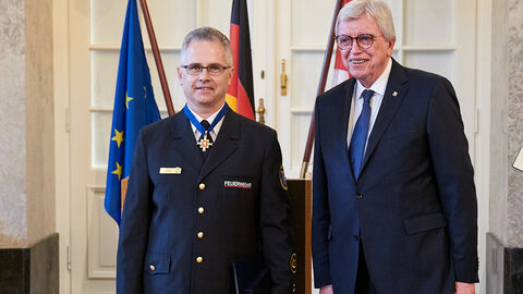 Jochen Rietdorf wurde von Ministerpräsident Volker Bouffier mit dem Hessischen Verdienstorden ausgezeichnet.  Jochen Rietdorf wurde von Ministerpräsident Volker Bouffier mit dem Hessischen Verdienstorden ausgezeichnet.