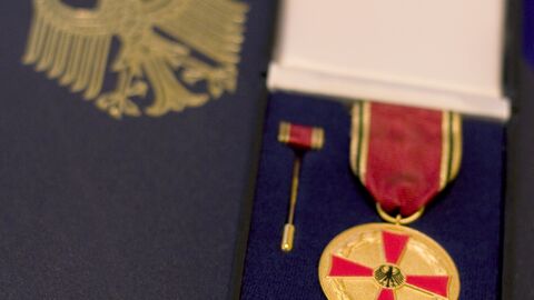 Verdienstkreuz am Bande