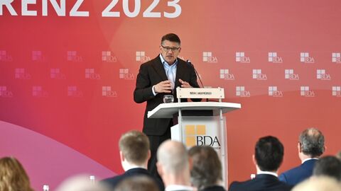 Ministerpräsident Rhein bei der Geschäftsführerkonferenz der Bundesvereinigung der Deutschen Arbeitgeberverbände Ministerpräsident Rhein bei der Geschäftsführerkonferenz der Bundesvereinigung der Deutschen Arbeitgeberverbände