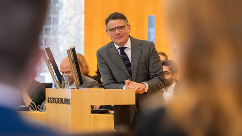 Ministerpräsident Boris Rhein spricht im Hessischen Landtag