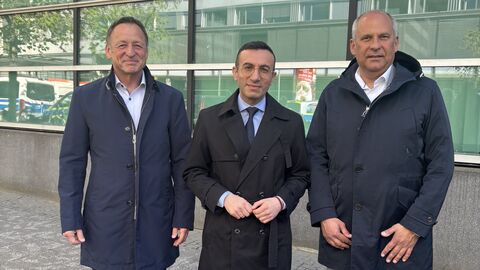 Innenstadtoffensive Frankfurt Polizeipräsident Stefan Müller, Oberbürgermeister Mike Josef und Innenminister Roman Poseck in Frankfurt